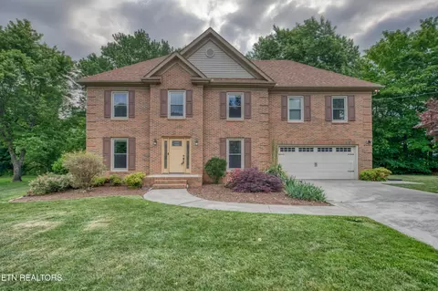 8901 Straw Flower Dr, Knoxville, TN 37922