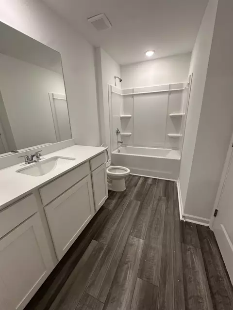 Bath - 214 Darlington Dr, Dickson, TN 37055 photo 1 of 1