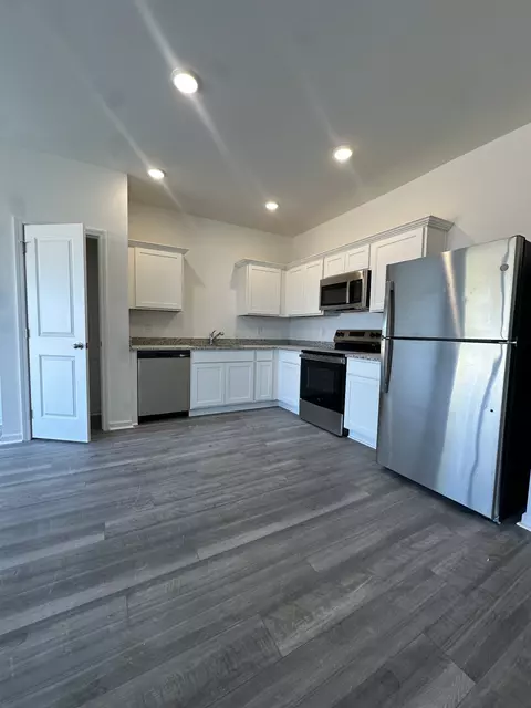 Kitchen - 214 Darlington Dr, Dickson, TN 37055 photo 1 of 2