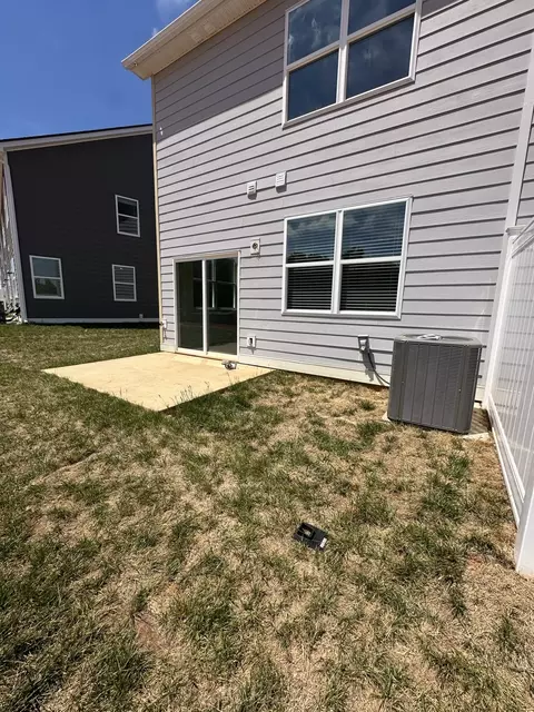 Exterior - 214 Darlington Dr, Dickson, TN 37055 photo 2 of 2