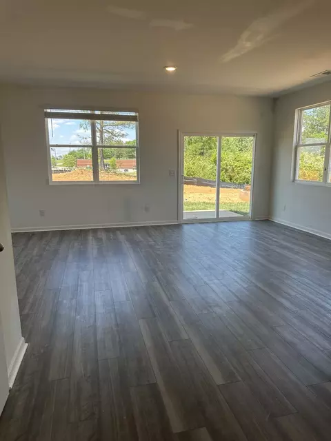 Living - 214 Darlington Dr, Dickson, TN 37055 photo 1 of 2