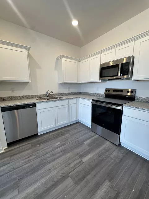 Kitchen - 214 Darlington Dr, Dickson, TN 37055 photo 2 of 2