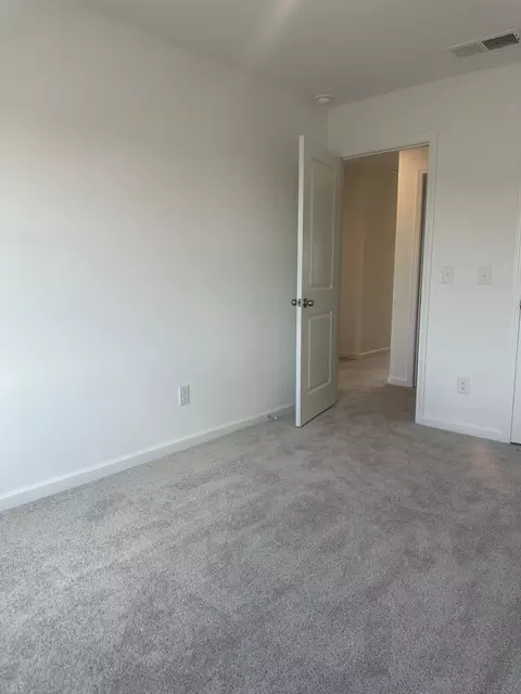 Bedroom - 214 Darlington Dr, Dickson, TN 37055 photo 2 of 3