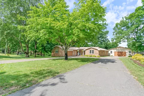 104 Southwood Dr, Dickson, TN 37055