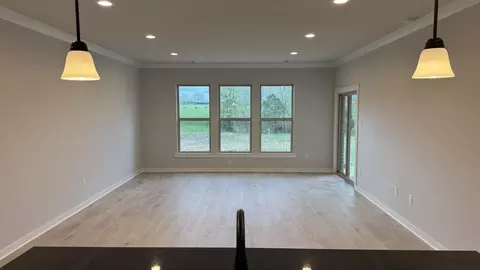 Living - 470 W Foxrun, Springfield, TN 37172 photo 1 of 2