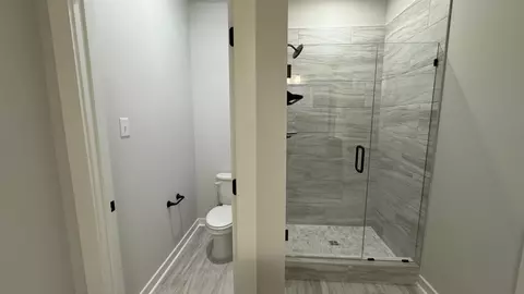Bath - 470 W Foxrun, Springfield, TN 37172 photo 2 of 3