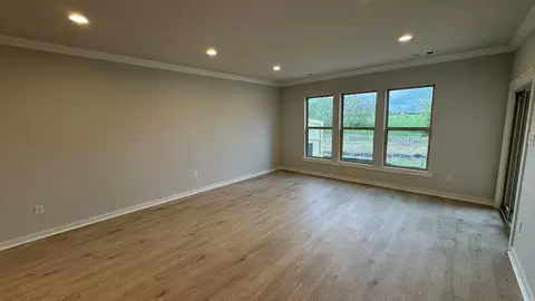 Living - 470 W Foxrun, Springfield, TN 37172 photo 2 of 2