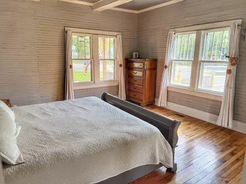 Bedroom - 701 W 5th St, Dickson, TN 37055 photo 2 of 4