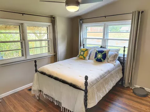 Bedroom - 701 W 5th St, Dickson, TN 37055 photo 3 of 4