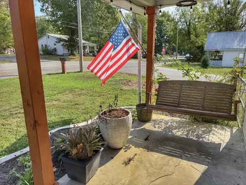 Exterior - 701 W 5th St, Dickson, TN 37055 photo 5 of 15