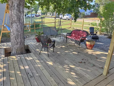 Exterior - 701 W 5th St, Dickson, TN 37055 photo 13 of 15