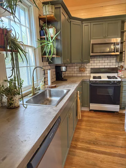 Kitchen - 701 W 5th St, Dickson, TN 37055 photo 4 of 4