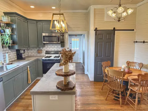 Kitchen - 701 W 5th St, Dickson, TN 37055 photo 3 of 4
