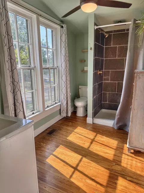 Bath - 701 W 5th St, Dickson, TN 37055 photo 1 of 3