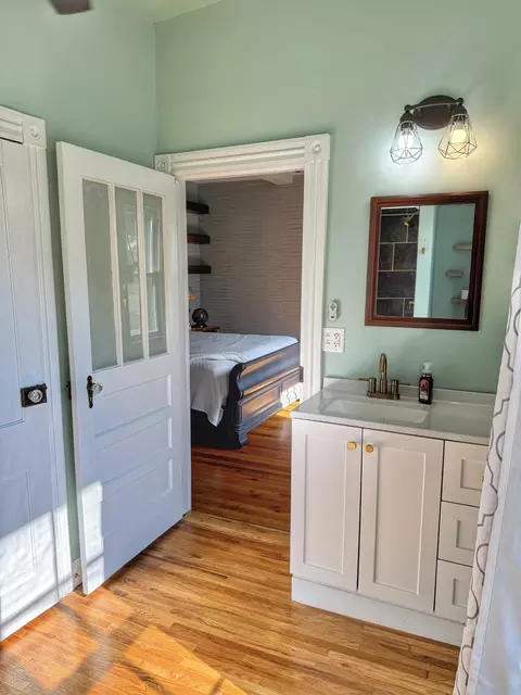 Bath - 701 W 5th St, Dickson, TN 37055 photo 2 of 3
