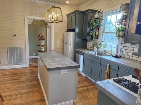 Kitchen - 701 W 5th St, Dickson, TN 37055 photo 2 of 4