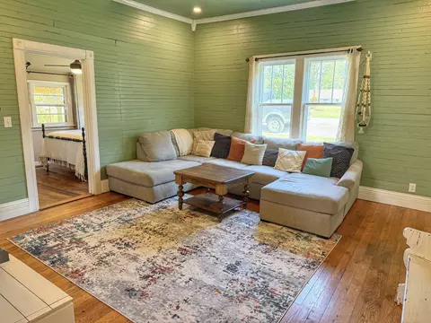 Living - 701 W 5th St, Dickson, TN 37055 photo 2 of 2
