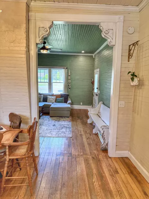 Entry Way - 701 W 5th St, Dickson, TN 37055 photo 5 of 5