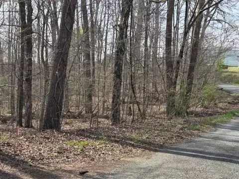3 Lowery Rd, Ocoee, TN 37361