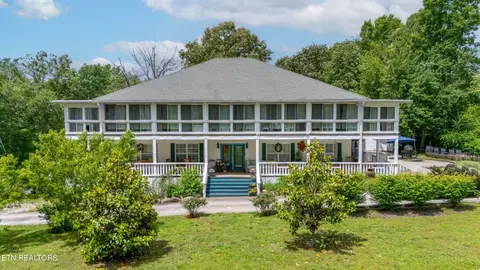 34 Rozzel Rd, Pikeville, TN 37367