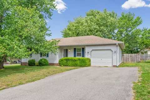 535 Fox Chase Ct, Hopkinsville, KY 42240
