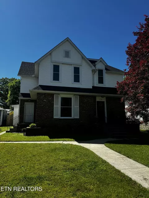 726 Clinton St, Harriman, TN 37748