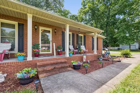 2117 Safe Haven Cir, Estill Springs, TN 37330