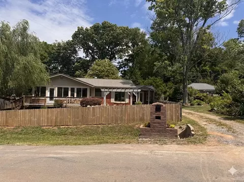 28 Hayes St, Clarksville, TN 37040