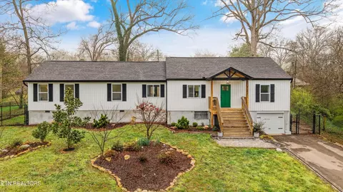 3201 NE Kenilworth Ln, Knoxville, TN 37917