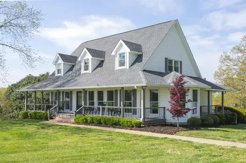 1043 Shelton Rd, Charlotte, TN 37036