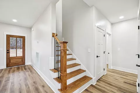 Entry Way - 3660 Blue Spring Rd, Decherd, TN 37324 photo 2 of 5