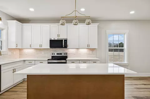 Kitchen - 3660 Blue Spring Rd, Decherd, TN 37324 photo 4 of 4