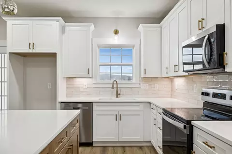Kitchen - 3660 Blue Spring Rd, Decherd, TN 37324 photo 2 of 4