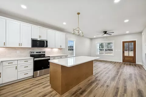 Kitchen - 3660 Blue Spring Rd, Decherd, TN 37324 photo 3 of 4