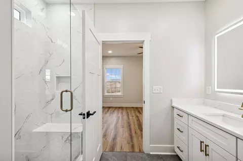 Bath - 3660 Blue Spring Rd, Decherd, TN 37324 photo 6 of 6