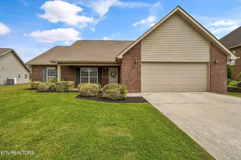 1132 Cherbourg Dr, Maryville, TN 37801