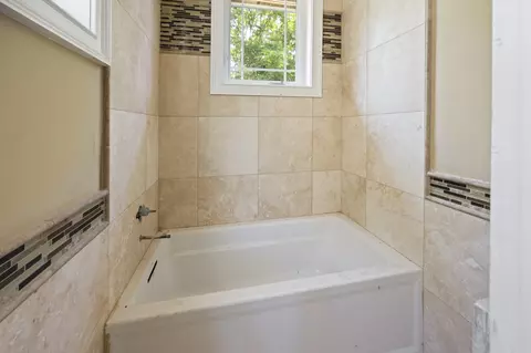 Bath - 201 Roarks Ridge Rd, Decherd, TN 37324 photo 6 of 7