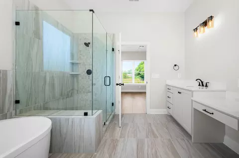 Bath - 524 Gresham Ln, Murfreesboro, TN 37129 photo 1 of 6