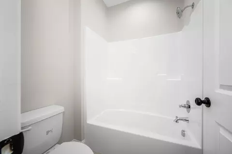 Bath - 524 Gresham Ln, Murfreesboro, TN 37129 photo 6 of 6