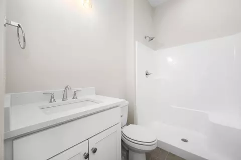 Bath - 524 Gresham Ln, Murfreesboro, TN 37129 photo 3 of 6