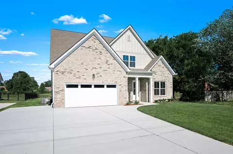 Exterior - 524 Gresham Ln, Murfreesboro, TN 37129 photo 3 of 5