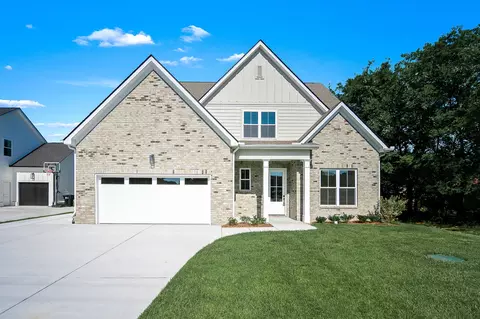 Exterior - 524 Gresham Ln, Murfreesboro, TN 37129 photo 2 of 5