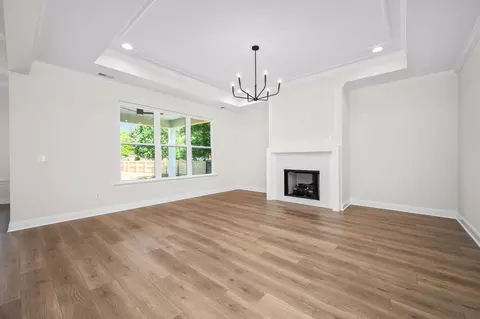 Living - 524 Gresham Ln, Murfreesboro, TN 37129 photo 2 of 6