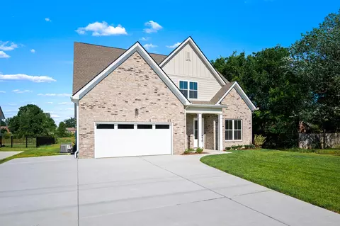 Exterior - 524 Gresham Ln, Murfreesboro, TN 37129 photo 2 of 8