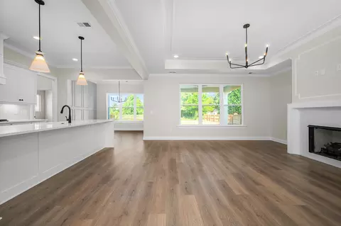 Living - 524 Gresham Ln, Murfreesboro, TN 37129 photo 2 of 4