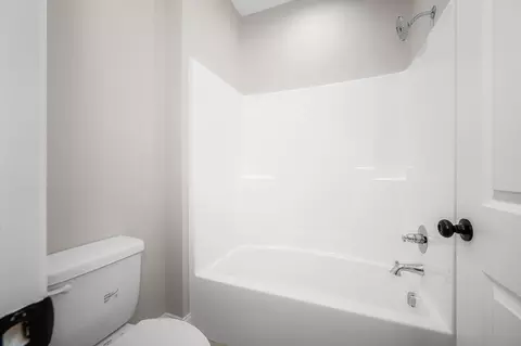 Bath - 524 Gresham Ln, Murfreesboro, TN 37129 photo 6 of 6