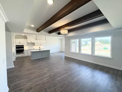 1933 Hildebrand Ln, Columbia, TN 38401