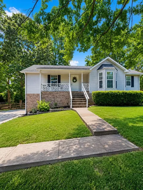 2939 Charlie Sleigh Rd, Woodlawn, TN 37191