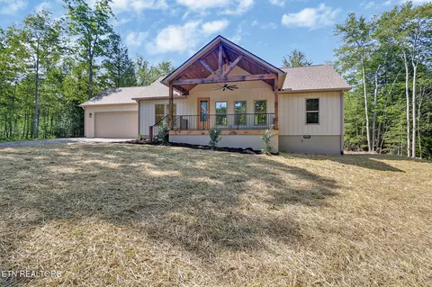 210 Creekview Ct, Jamestown, TN 38556