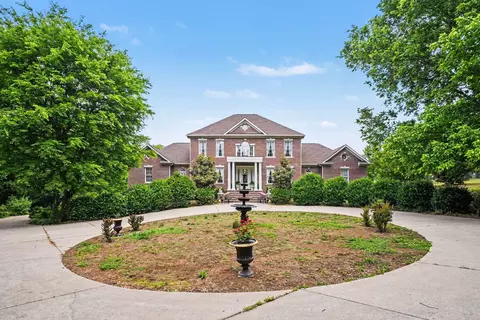 1523 N Main St, Mount Pleasant, TN 38474